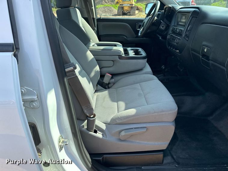 image for item MQ9438 2016 Chevrolet Silverado 1500  Double Cab pickup truck