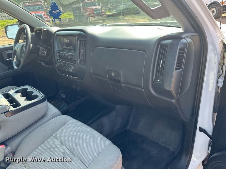 image for item MQ9438 2016 Chevrolet Silverado 1500  Double Cab pickup truck