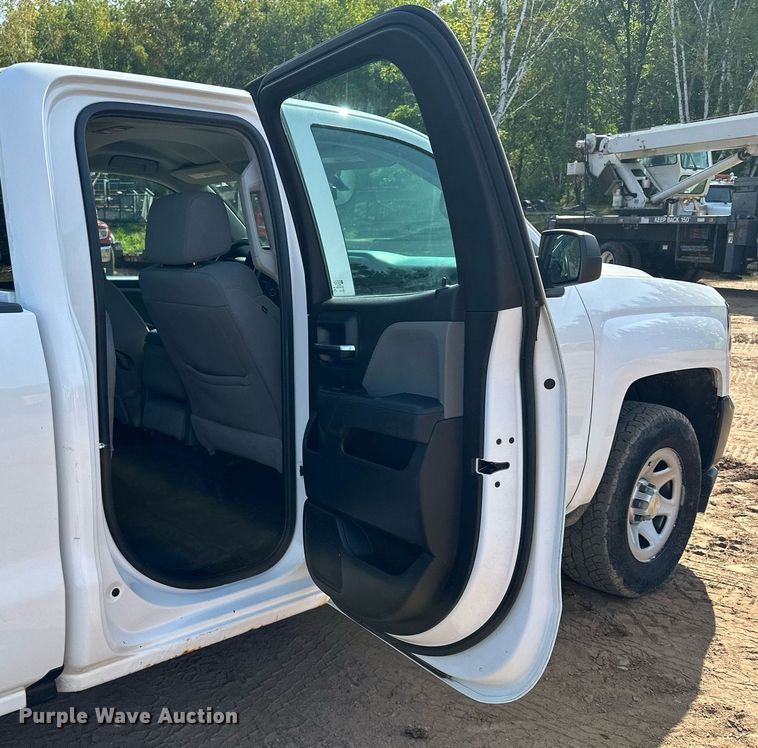 image for item MQ9438 2016 Chevrolet Silverado 1500  Double Cab pickup truck