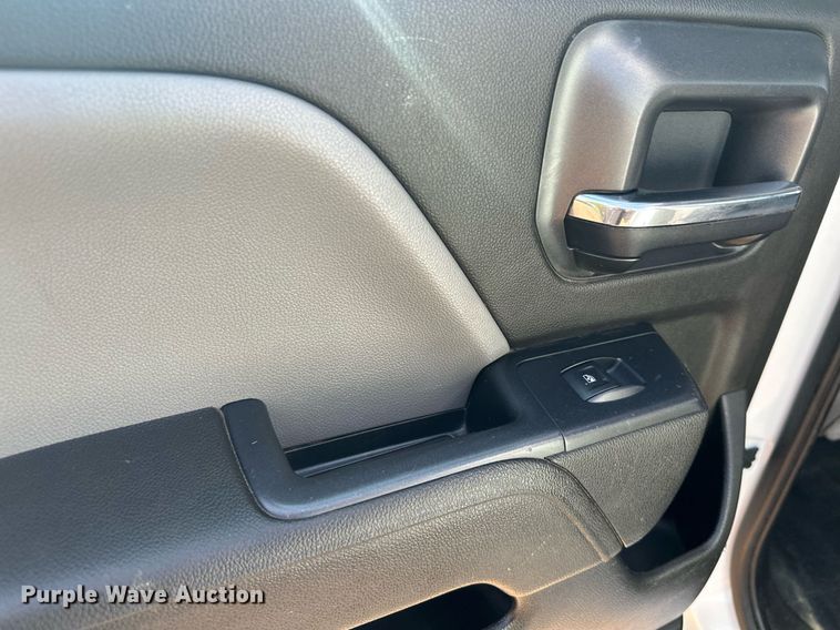 image for item MQ9438 2016 Chevrolet Silverado 1500  Double Cab pickup truck