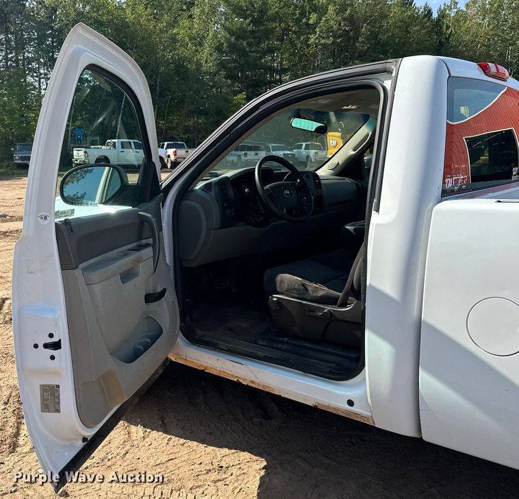 image for item MQ9439 2012 Chevrolet Silverado 1500  pickup truck