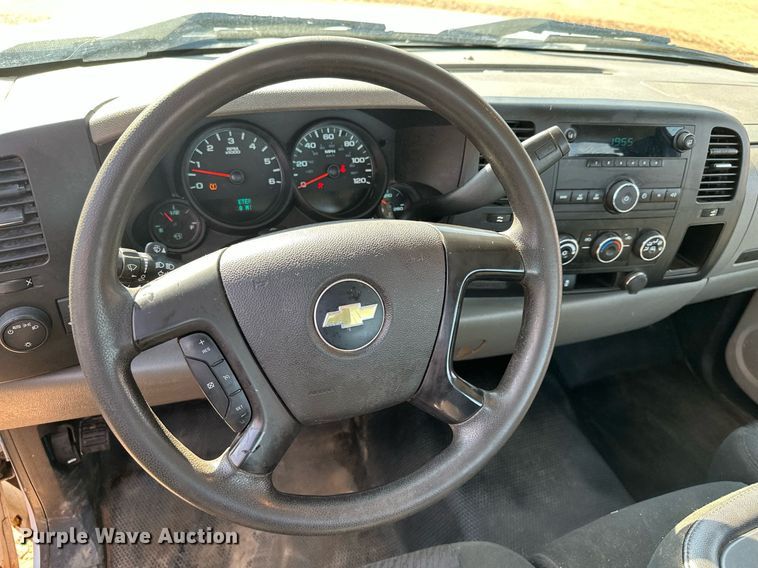 image for item MQ9439 2012 Chevrolet Silverado 1500  pickup truck