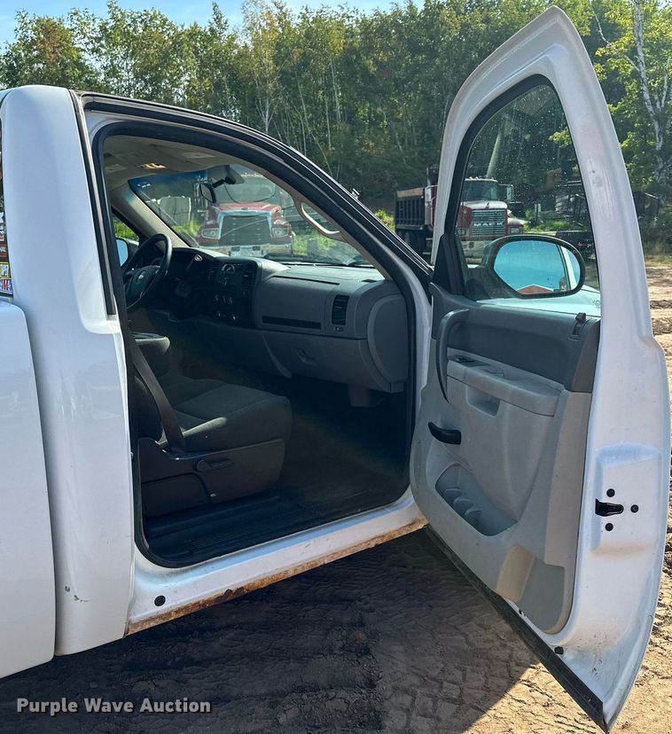 image for item MQ9439 2012 Chevrolet Silverado 1500  pickup truck