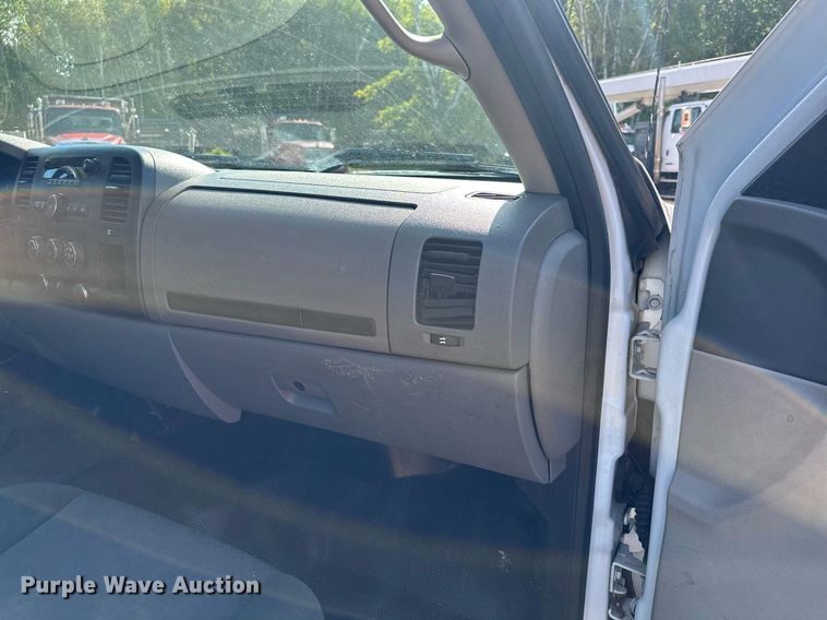 image for item MQ9439 2012 Chevrolet Silverado 1500  pickup truck