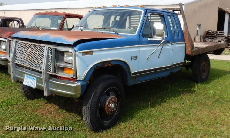 image for item MQ9468 1984 Ford F250  SuperCab flatbed pickup truck