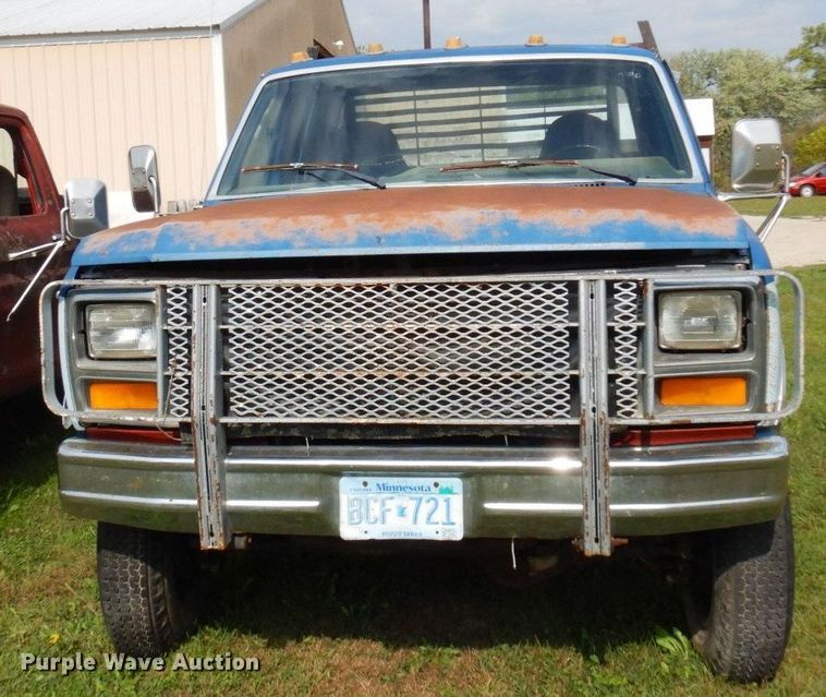 image for item MQ9468 1984 Ford F250  SuperCab flatbed pickup truck