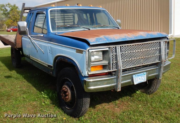 image for item MQ9468 1984 Ford F250  SuperCab flatbed pickup truck