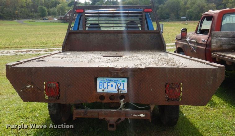 image for item MQ9468 1984 Ford F250  SuperCab flatbed pickup truck