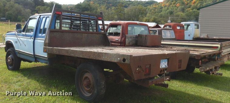 image for item MQ9468 1984 Ford F250  SuperCab flatbed pickup truck