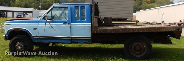 image for item MQ9468 1984 Ford F250  SuperCab flatbed pickup truck