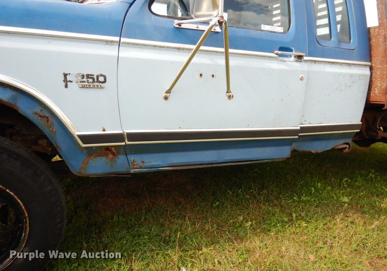 image for item MQ9468 1984 Ford F250  SuperCab flatbed pickup truck