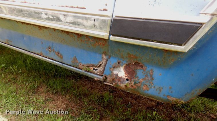 image for item MQ9468 1984 Ford F250  SuperCab flatbed pickup truck