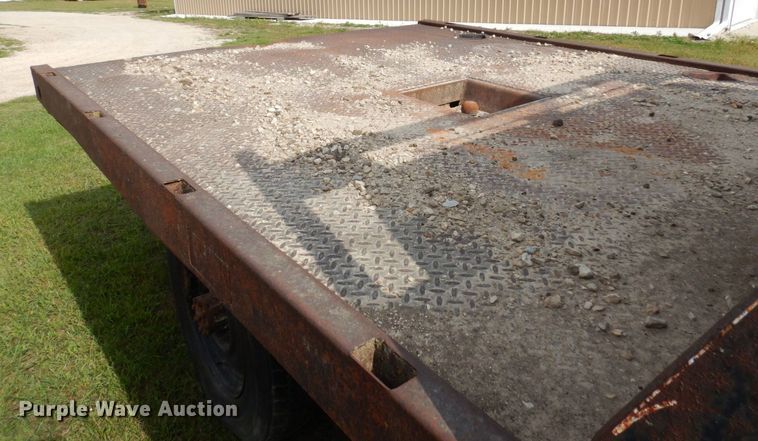 image for item MQ9468 1984 Ford F250  SuperCab flatbed pickup truck