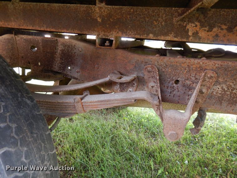 image for item MQ9468 1984 Ford F250  SuperCab flatbed pickup truck