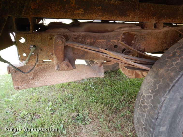 image for item MQ9468 1984 Ford F250  SuperCab flatbed pickup truck