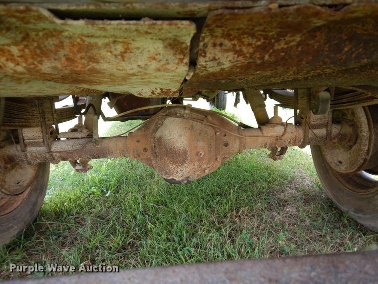 image for item MQ9468 1984 Ford F250  SuperCab flatbed pickup truck