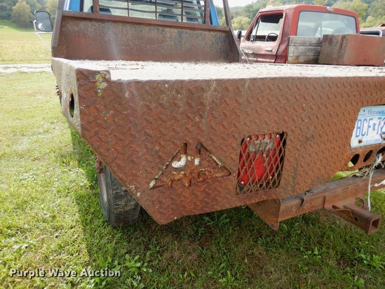 image for item MQ9468 1984 Ford F250  SuperCab flatbed pickup truck