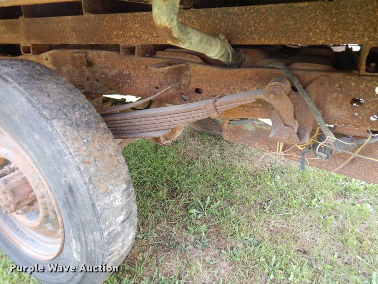 image for item MQ9468 1984 Ford F250  SuperCab flatbed pickup truck