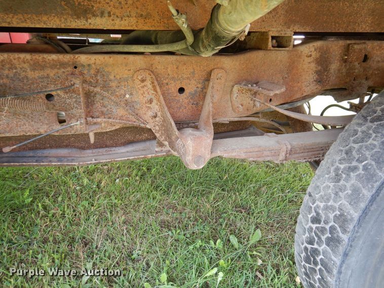 image for item MQ9468 1984 Ford F250  SuperCab flatbed pickup truck