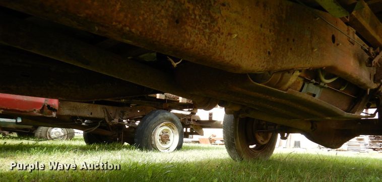 image for item MQ9468 1984 Ford F250  SuperCab flatbed pickup truck