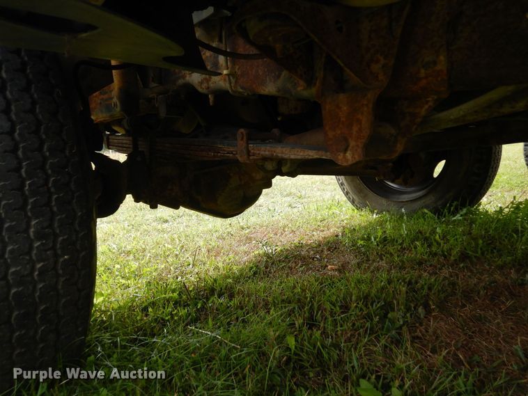 image for item MQ9468 1984 Ford F250  SuperCab flatbed pickup truck