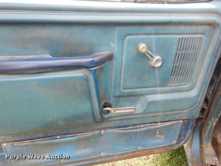 image for item MQ9468 1984 Ford F250  SuperCab flatbed pickup truck