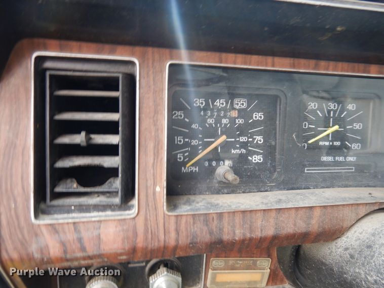 image for item MQ9468 1984 Ford F250  SuperCab flatbed pickup truck