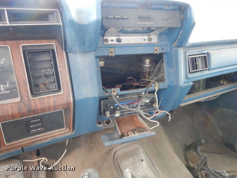 image for item MQ9468 1984 Ford F250  SuperCab flatbed pickup truck