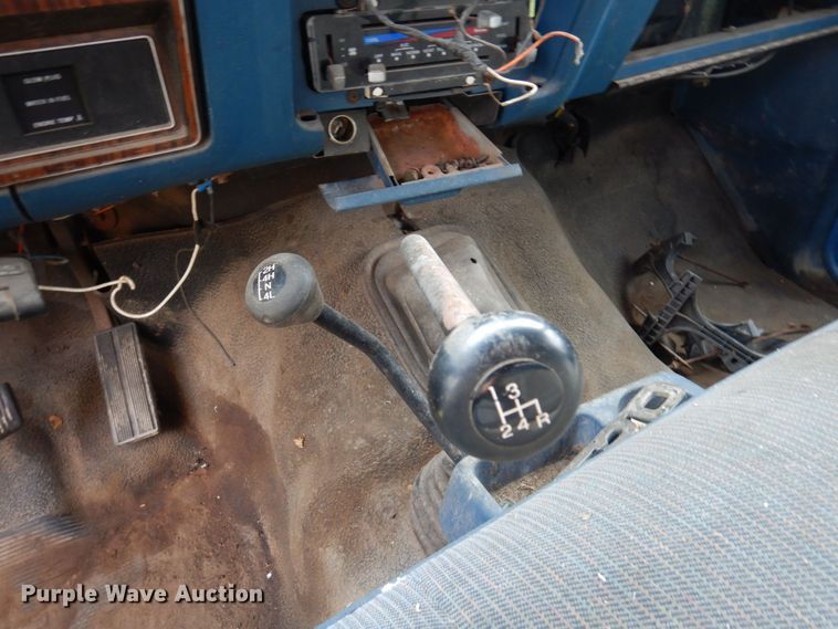 image for item MQ9468 1984 Ford F250  SuperCab flatbed pickup truck