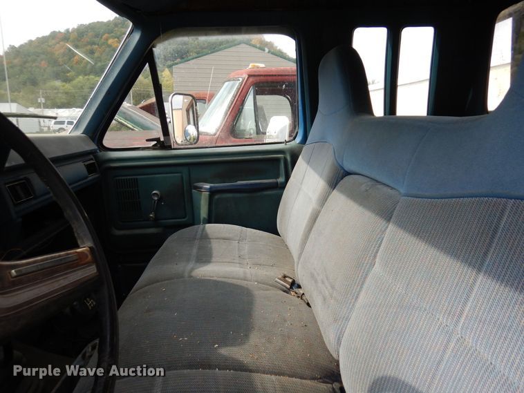 image for item MQ9468 1984 Ford F250  SuperCab flatbed pickup truck