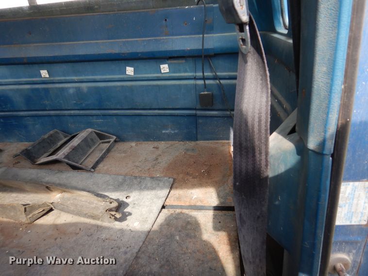 image for item MQ9468 1984 Ford F250  SuperCab flatbed pickup truck