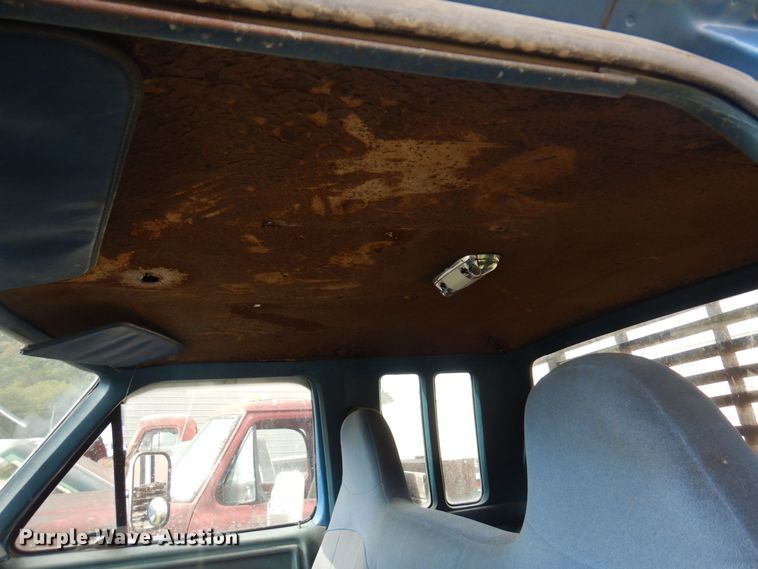 image for item MQ9468 1984 Ford F250  SuperCab flatbed pickup truck