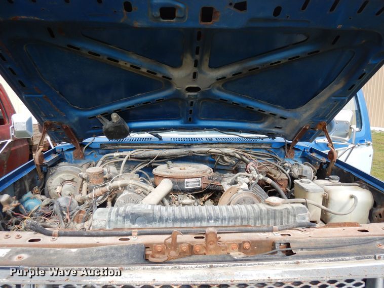 image for item MQ9468 1984 Ford F250  SuperCab flatbed pickup truck