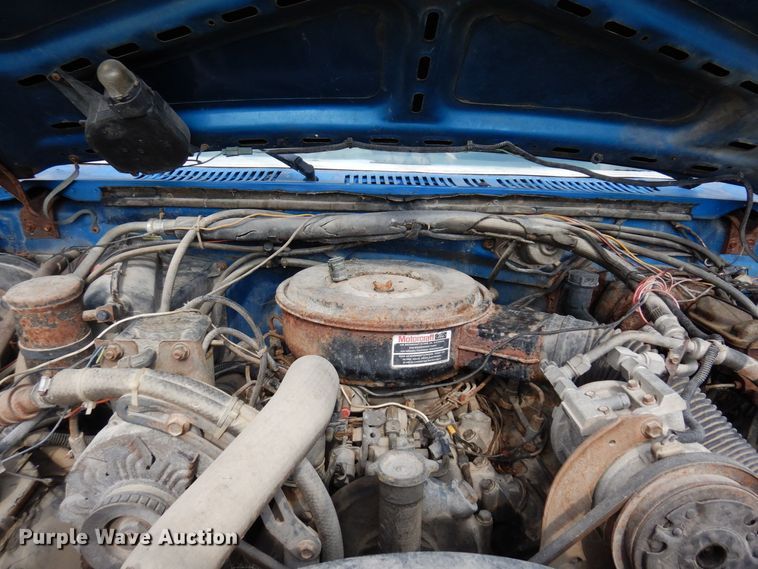 image for item MQ9468 1984 Ford F250  SuperCab flatbed pickup truck