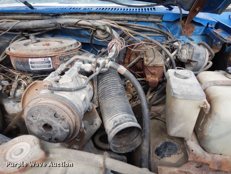 image for item MQ9468 1984 Ford F250  SuperCab flatbed pickup truck