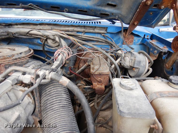 image for item MQ9468 1984 Ford F250  SuperCab flatbed pickup truck