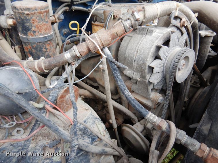 image for item MQ9468 1984 Ford F250  SuperCab flatbed pickup truck