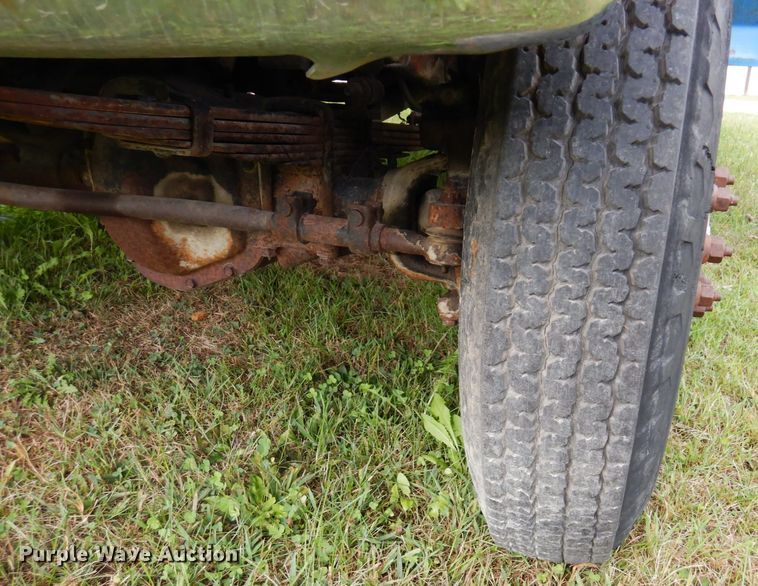 image for item MQ9468 1984 Ford F250  SuperCab flatbed pickup truck