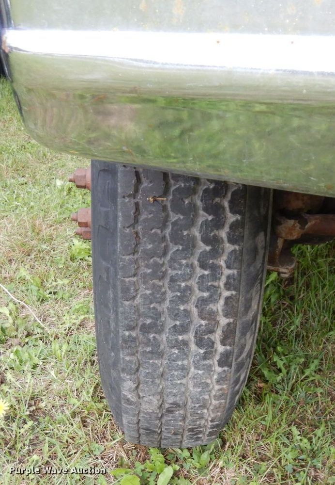 image for item MQ9468 1984 Ford F250  SuperCab flatbed pickup truck