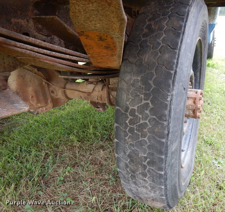 image for item MQ9468 1984 Ford F250  SuperCab flatbed pickup truck