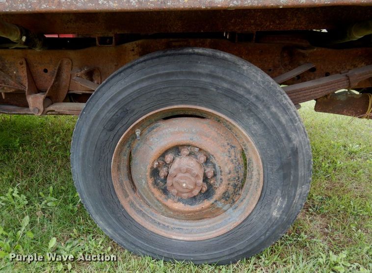 image for item MQ9468 1984 Ford F250  SuperCab flatbed pickup truck