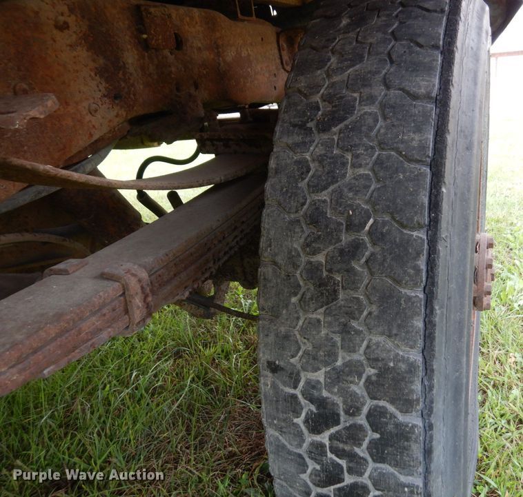 image for item MQ9468 1984 Ford F250  SuperCab flatbed pickup truck