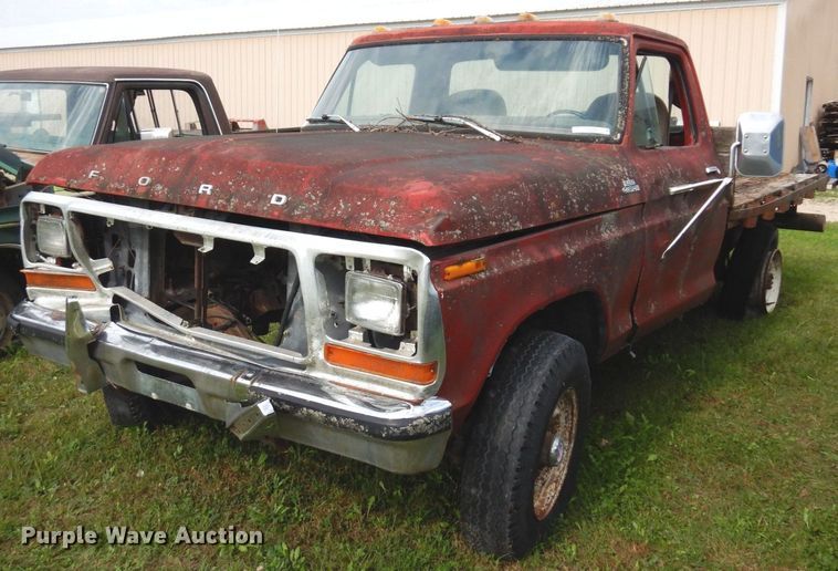 image for item MQ9469 1979 Ford F350  flatbed pickup truck