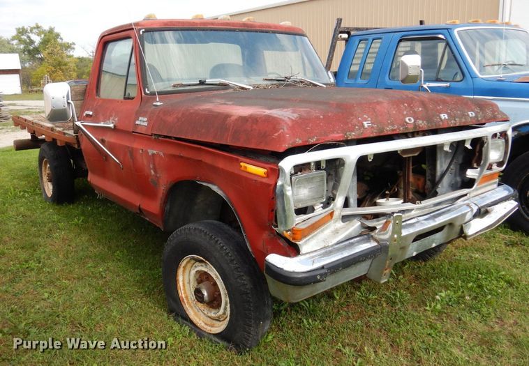 image for item MQ9469 1979 Ford F350  flatbed pickup truck