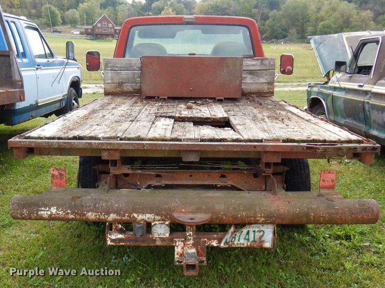 image for item MQ9469 1979 Ford F350  flatbed pickup truck
