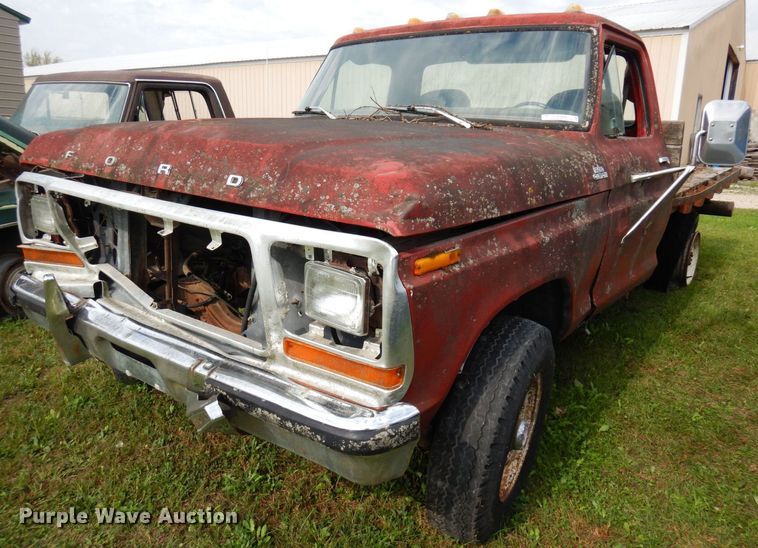 image for item MQ9469 1979 Ford F350  flatbed pickup truck