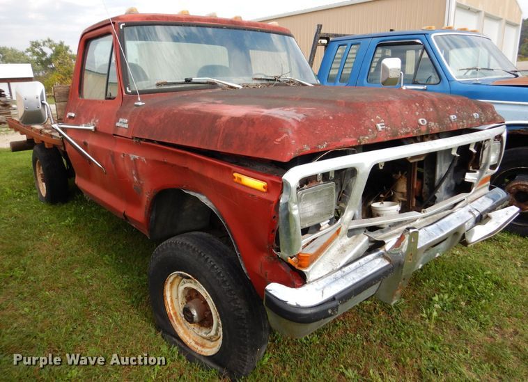 image for item MQ9469 1979 Ford F350  flatbed pickup truck