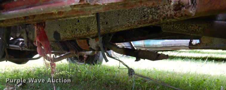 image for item MQ9469 1979 Ford F350  flatbed pickup truck