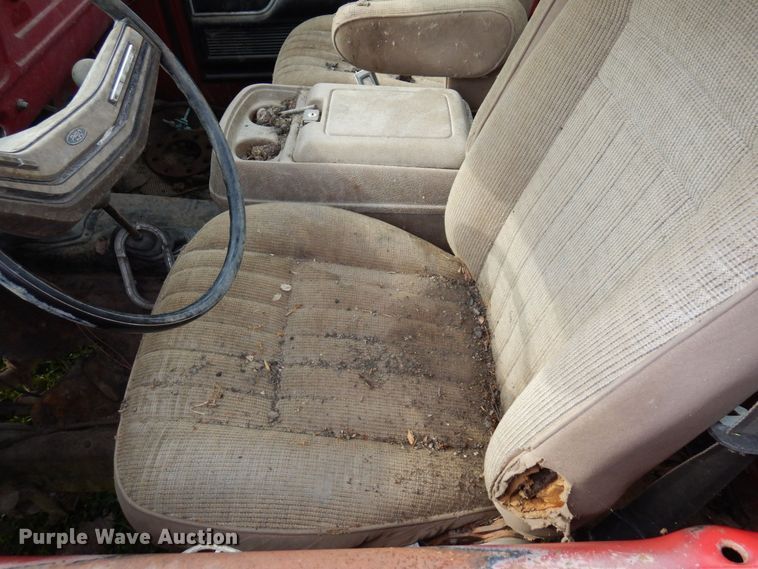 image for item MQ9469 1979 Ford F350  flatbed pickup truck