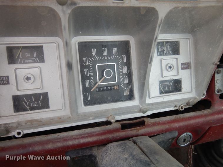 image for item MQ9469 1979 Ford F350  flatbed pickup truck